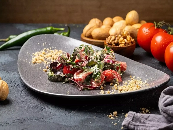 Салат по-грузински с орехами 